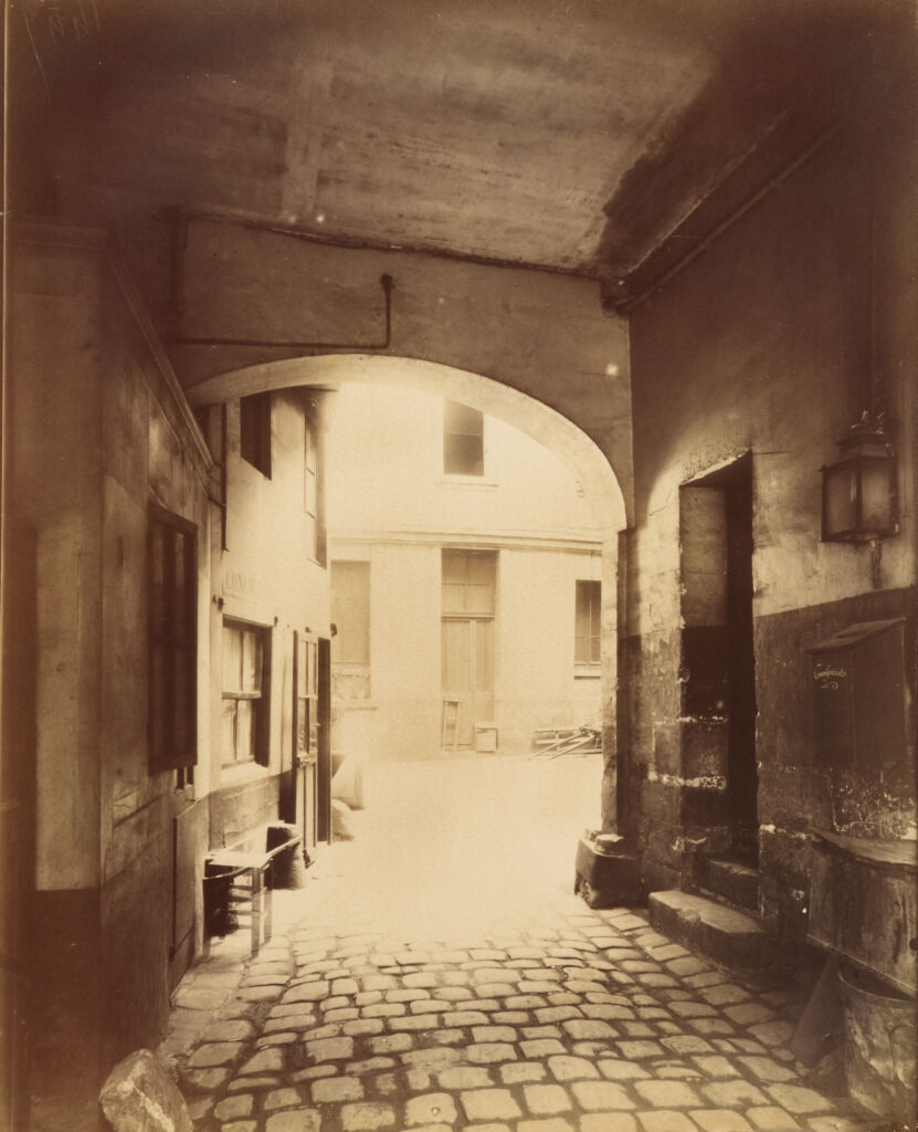 Untitled (Vieille cour, 8 rue des Prouvaires)