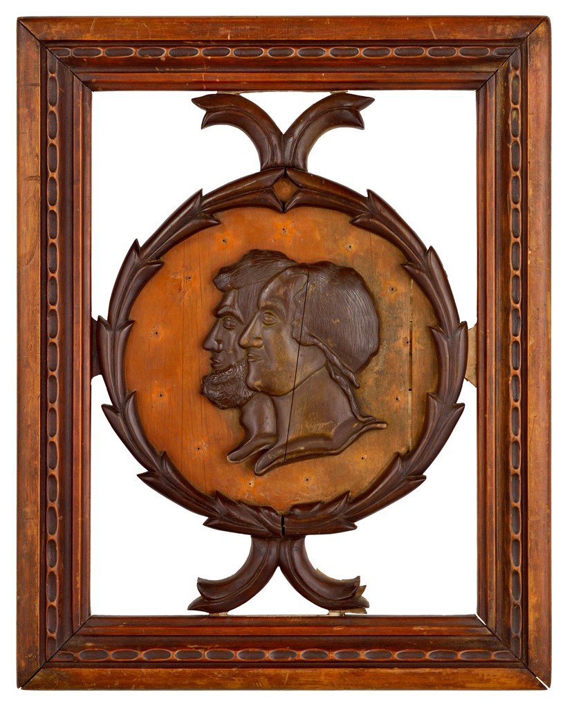 American relief carved wooden patriotic plaque depicting head profile portraits of George Washington and Abraham Lincoln in roundel inset into carved wooden frame with link decoration
