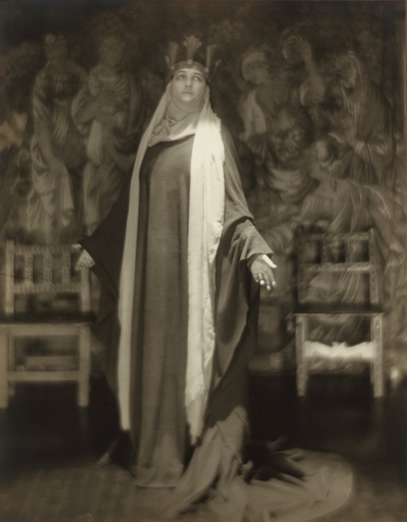 Lady Diana Manners as the Statue of the Virgin in Max Reinhardt’s The Miracle