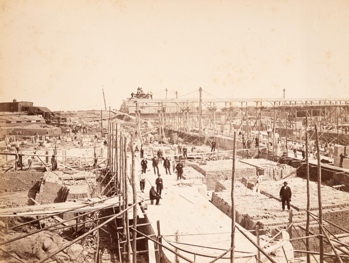 Oranjesluizen tijdens de bouw (13 juni 1870)