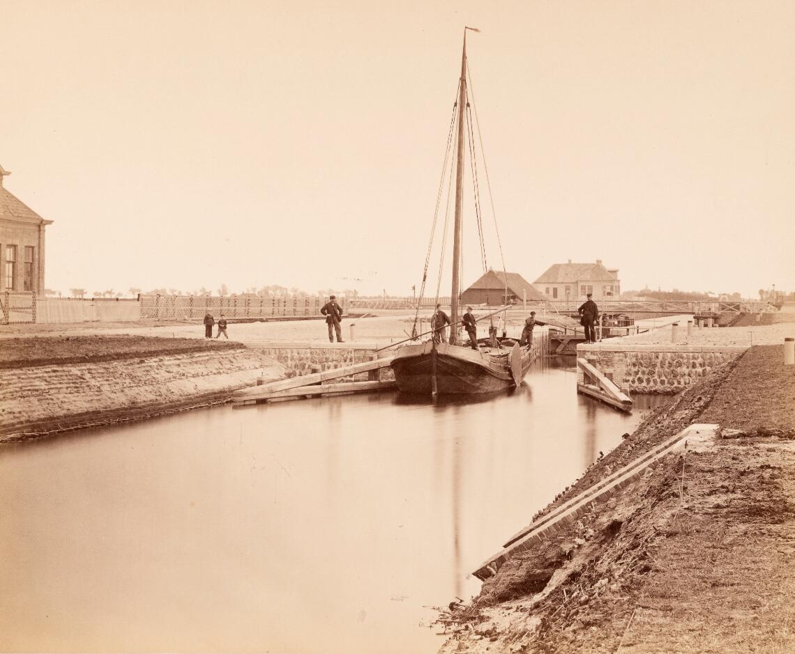Kolonie Veenhuizen, schutsluis III ten westen van de zesde wijk (24 mei 1879)