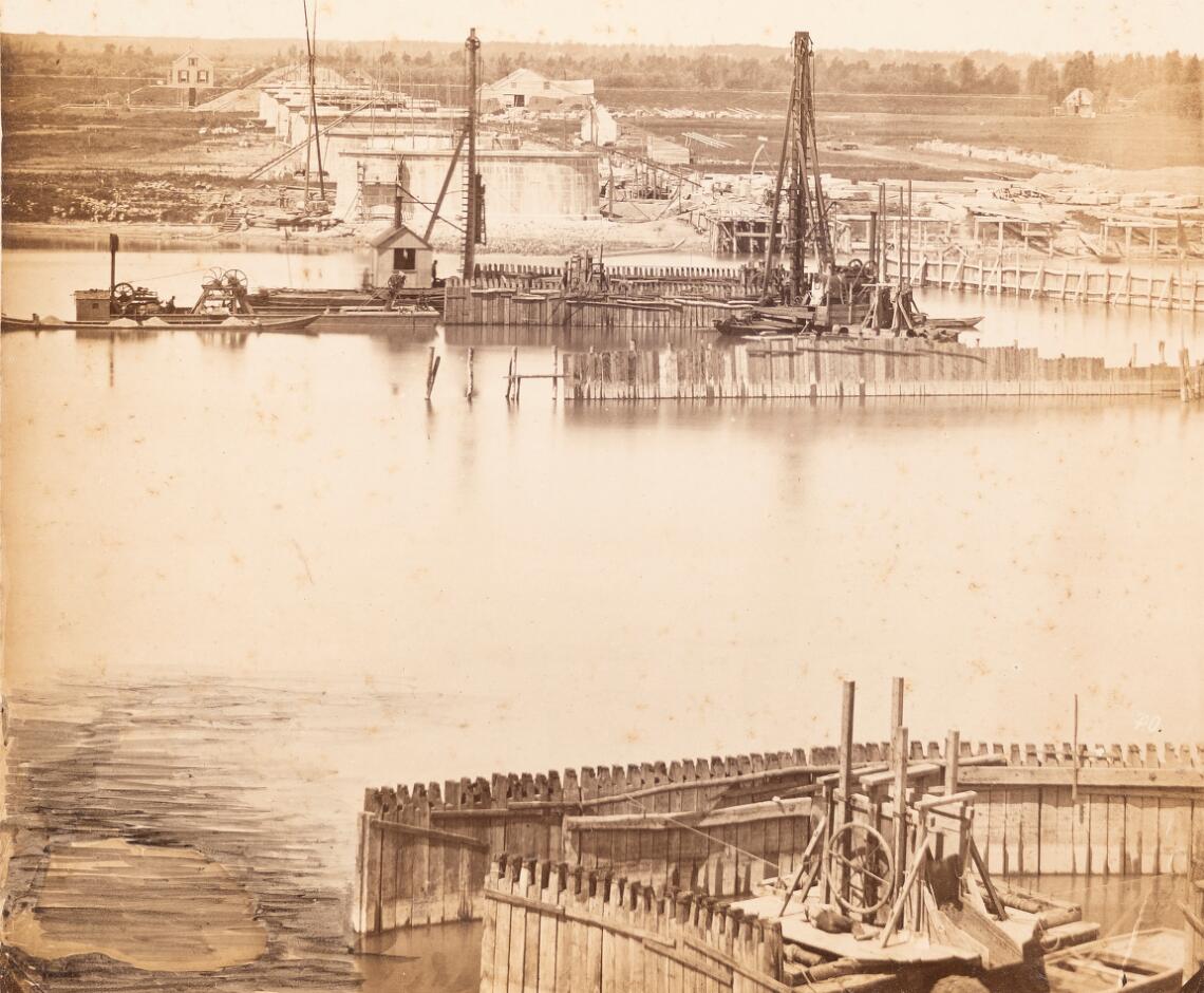 Heijen van de damwand voor de stroompijler (8 juli 1865)